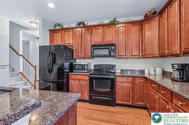 2141 Four Seasons Boulevard, Lower Macungie Twp, PA 18062