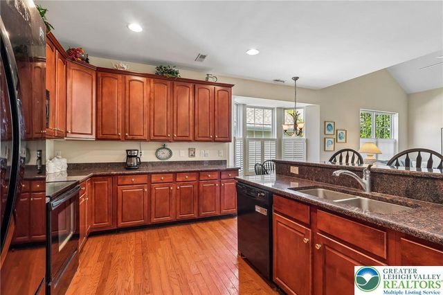 2141 Four Seasons Boulevard, Lower Macungie Twp, PA 18062
