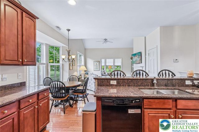2141 Four Seasons Boulevard, Lower Macungie Twp, PA 18062