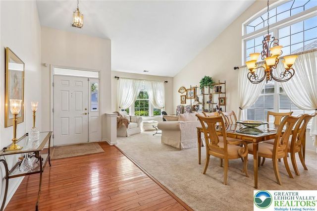 2141 Four Seasons Boulevard, Lower Macungie Twp, PA 18062
