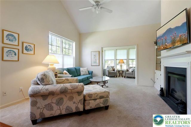 2141 Four Seasons Boulevard, Lower Macungie Twp, PA 18062