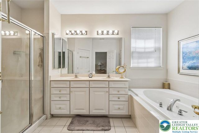 2141 Four Seasons Boulevard, Lower Macungie Twp, PA 18062