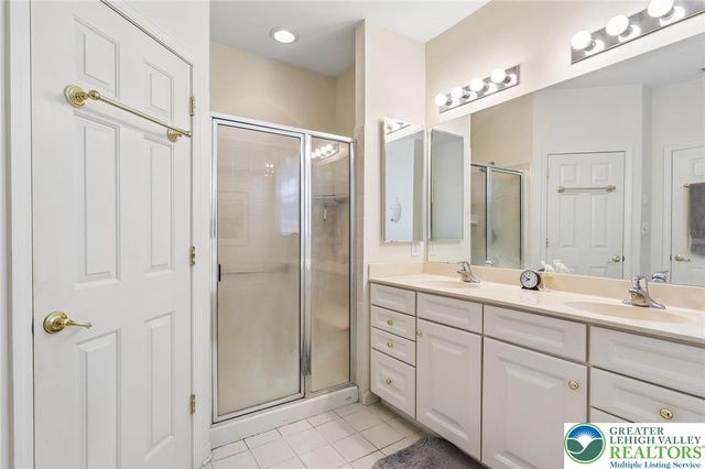 2141 Four Seasons Boulevard, Lower Macungie Twp, PA 18062