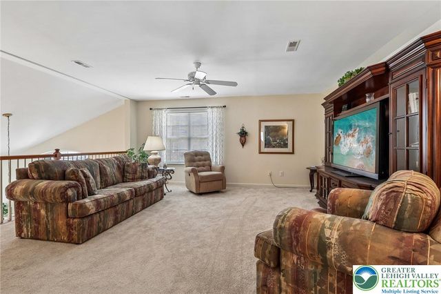 2141 Four Seasons Boulevard, Lower Macungie Twp, PA 18062