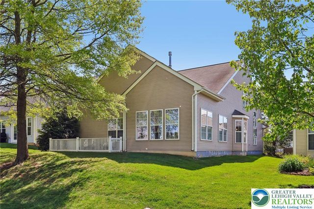 2141 Four Seasons Boulevard, Lower Macungie Twp, PA 18062