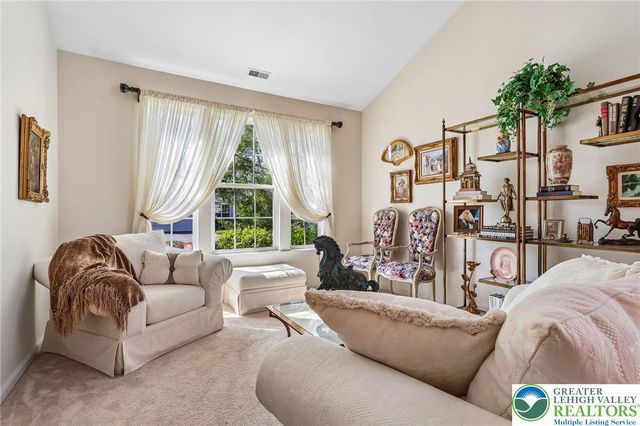2141 Four Seasons Boulevard, Lower Macungie Twp, PA 18062