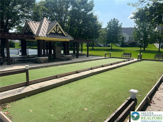 2141 Four Seasons Boulevard, Lower Macungie Twp, PA 18062