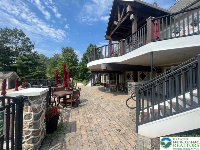 2141 Four Seasons Boulevard, Lower Macungie Twp, PA 18062
