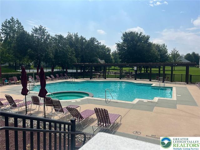 2141 Four Seasons Boulevard, Lower Macungie Twp, PA 18062