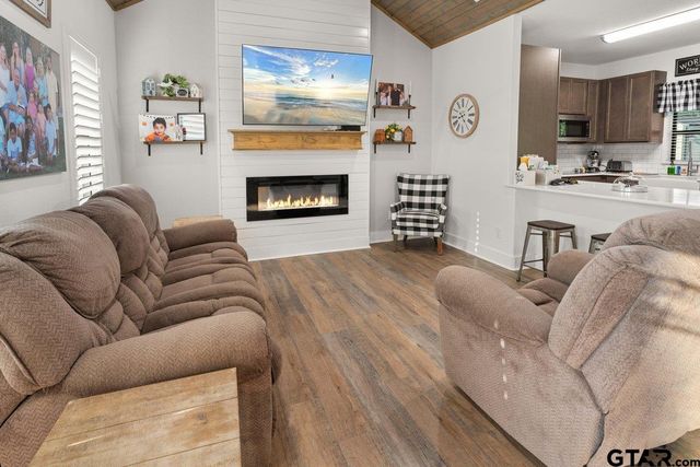 309 N Bois D Arc St, Van, TX 75790