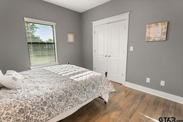 309 N Bois D Arc St, Van, TX 75790