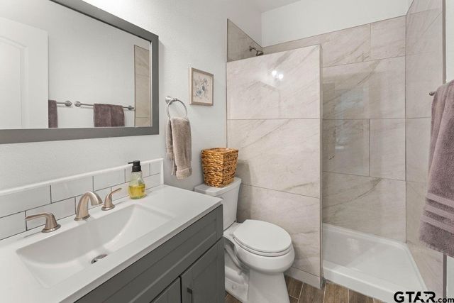 309 N Bois D Arc St, Van, TX 75790