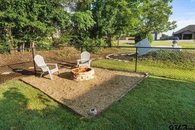 309 N Bois D Arc St, Van, TX 75790