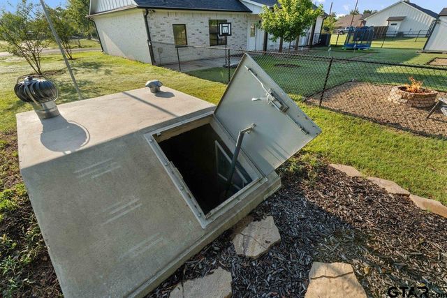 309 N Bois D Arc St, Van, TX 75790