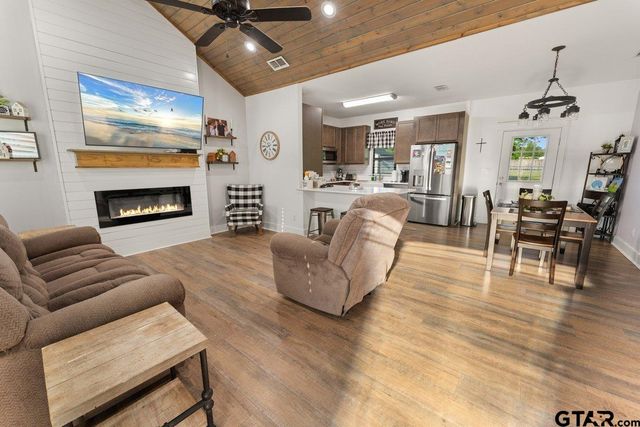 309 N Bois D Arc St, Van, TX 75790