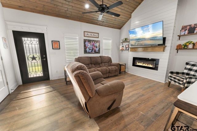 309 N Bois D Arc St, Van, TX 75790