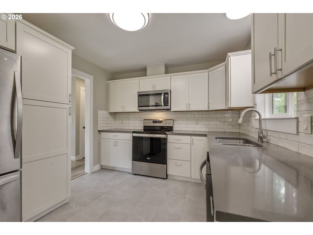 13651 Sw 63RD Ave, Portland, OR 97219