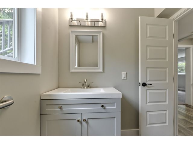 13651 Sw 63RD Ave, Portland, OR 97219