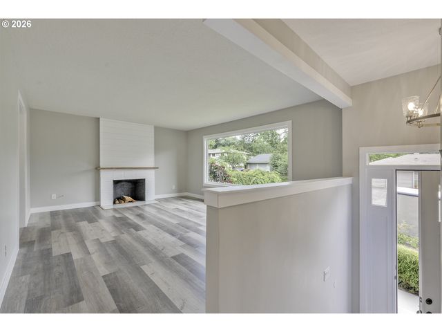 13651 Sw 63RD Ave, Portland, OR 97219