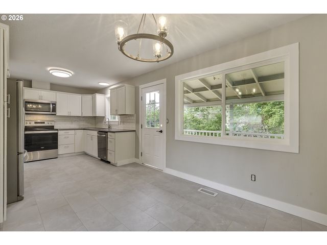 13651 Sw 63RD Ave, Portland, OR 97219