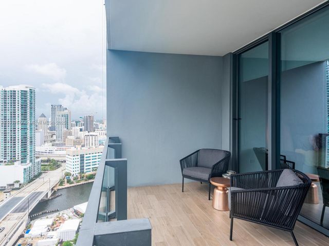 68 SE 6th St 2304, Miami, FL 33131