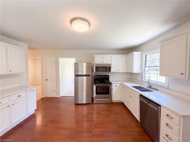 4154 Edgeware Road, Winston-salem, NC 27106