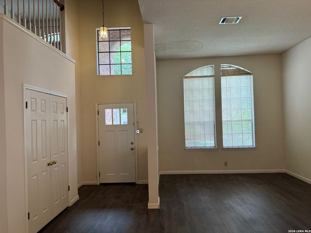 6427 LOST HOLLY, San Antonio, TX 78240