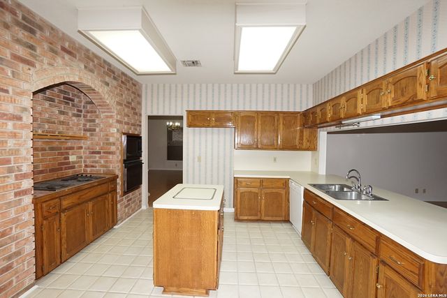 6427 LOST HOLLY, San Antonio, TX 78240