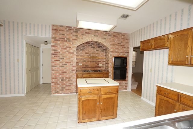 6427 LOST HOLLY, San Antonio, TX 78240