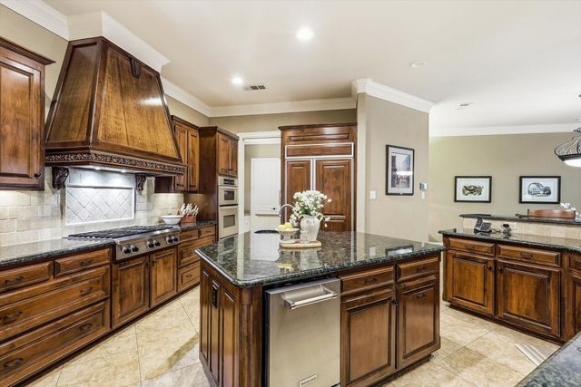 2726 Country Club Road, Pantego, TX 76013