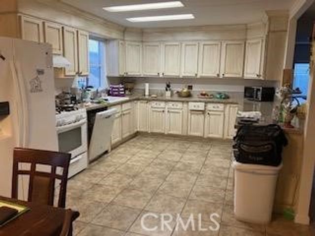 21001 Plummer Street 107, Chatsworth (los Angeles), CA 91311