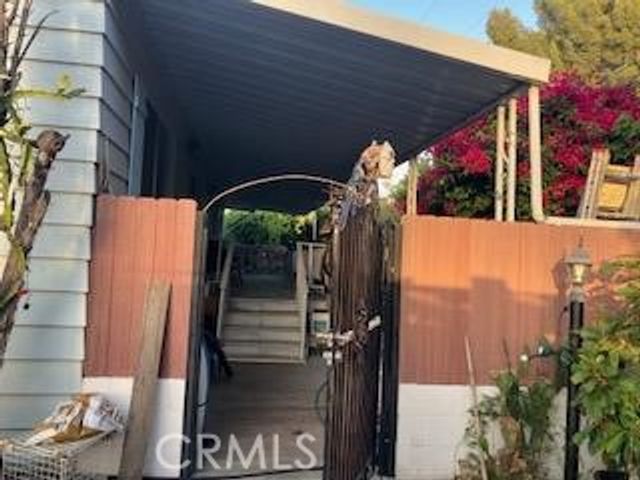 21001 Plummer Street 107, Chatsworth (los Angeles), CA 91311