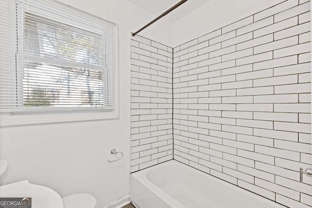 433 W Lake Avenue NW, Atlanta, GA 30318