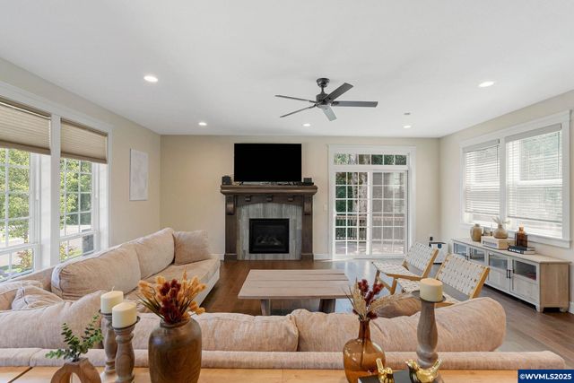 3818 Rogue Av S, Salem, OR 97302