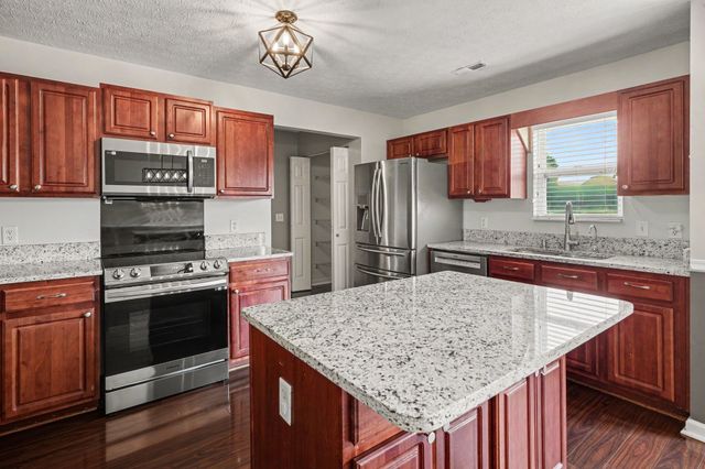 2667 Paradise Dr, Spring Hill, TN 37174