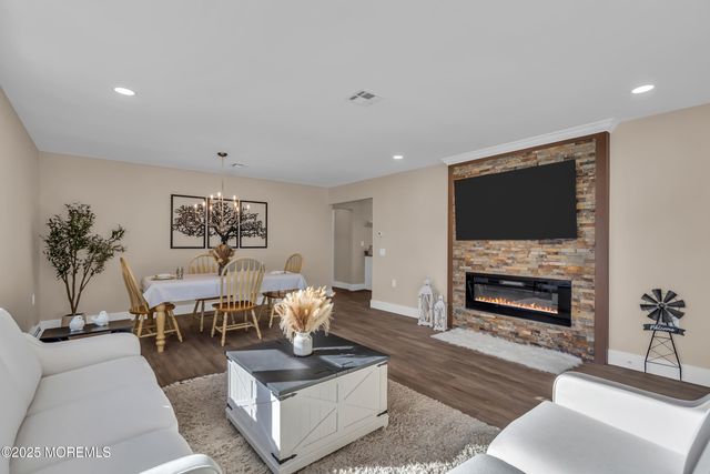 46 La Dunette Drive, Toms River, NJ 08757