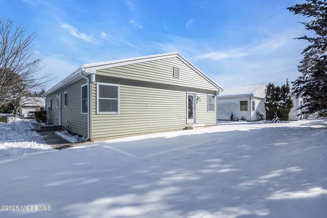 46 La Dunette Drive, Toms River, NJ 08757