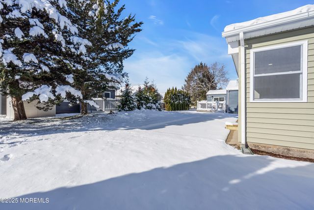 46 La Dunette Drive, Toms River, NJ 08757