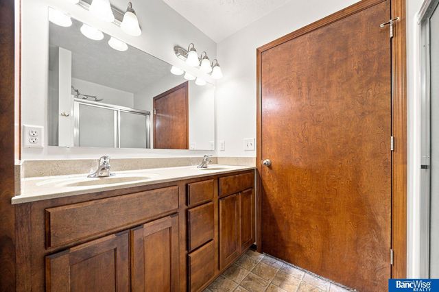 8915 Blacksmith Court, Lincoln, NE 68507