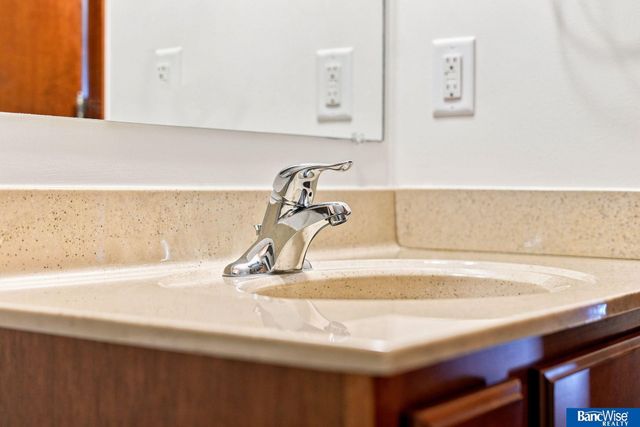8915 Blacksmith Court, Lincoln, NE 68507