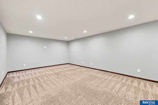 8915 Blacksmith Court, Lincoln, NE 68507