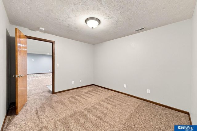 8915 Blacksmith Court, Lincoln, NE 68507