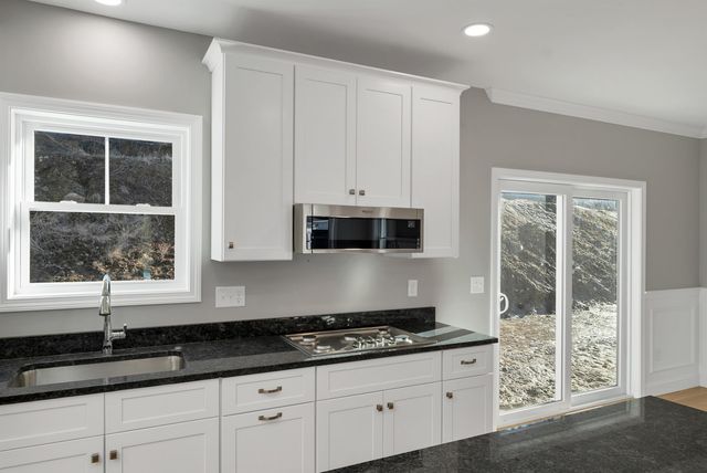 12 Shelburne Lane, Concord, NH 03301