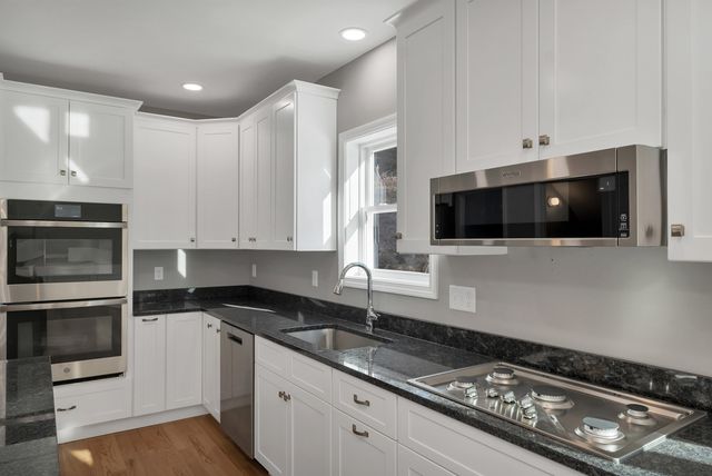 12 Shelburne Lane, Concord, NH 03301