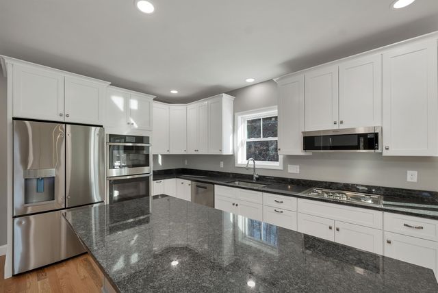 12 Shelburne Lane, Concord, NH 03301