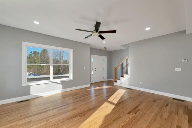 12 Shelburne Lane, Concord, NH 03301