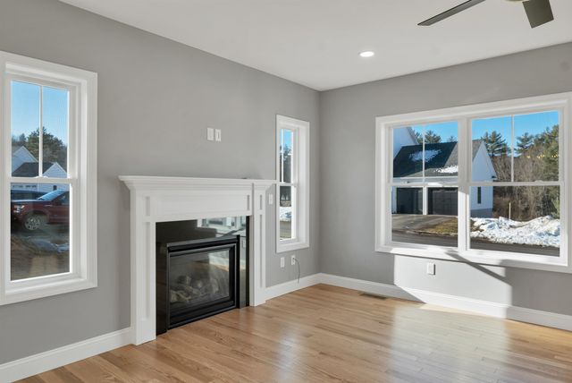 12 Shelburne Lane, Concord, NH 03301