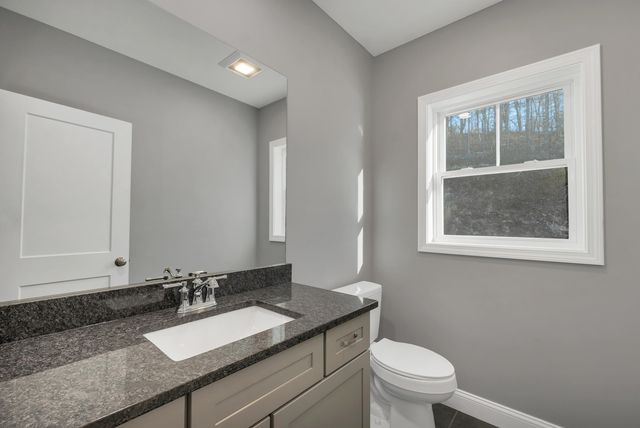 12 Shelburne Lane, Concord, NH 03301