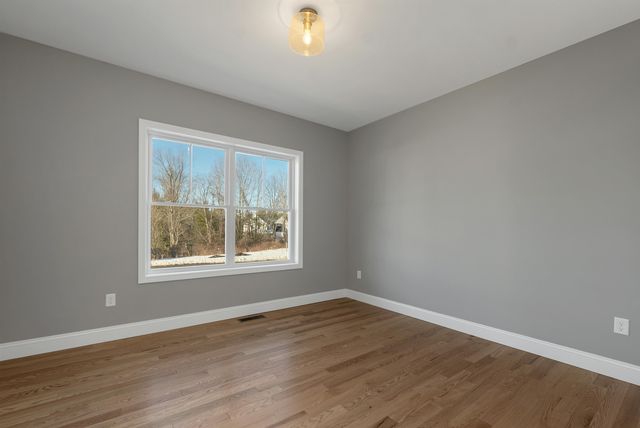 12 Shelburne Lane, Concord, NH 03301