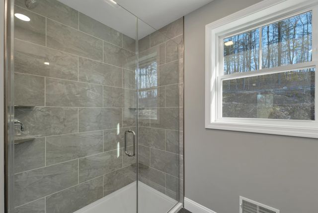 12 Shelburne Lane, Concord, NH 03301